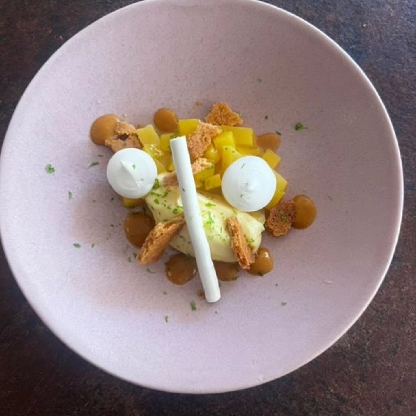 Dessert mangue, meringue et crème vanille-citron vert